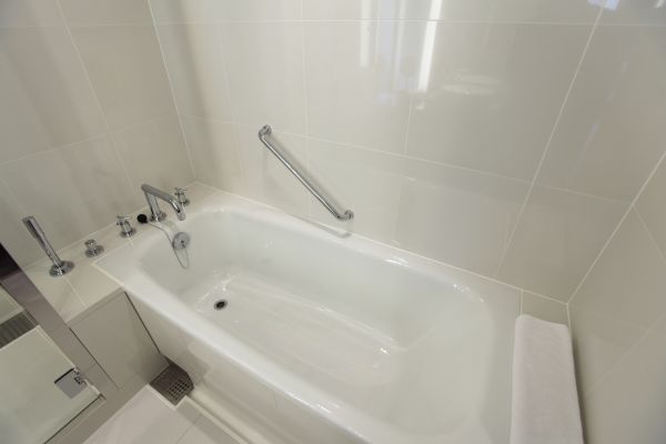 Cost of Bathtub Repair in Akron